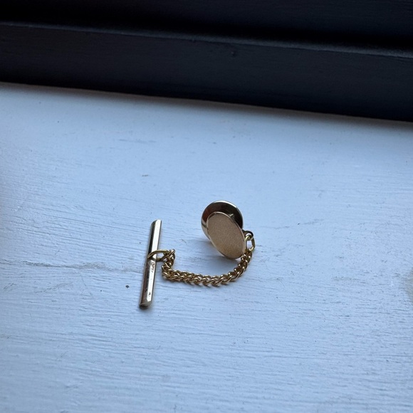 Vintage Dolan Bullock 14k Solid Gold Tie Tack Pin - Picture 1 of 2